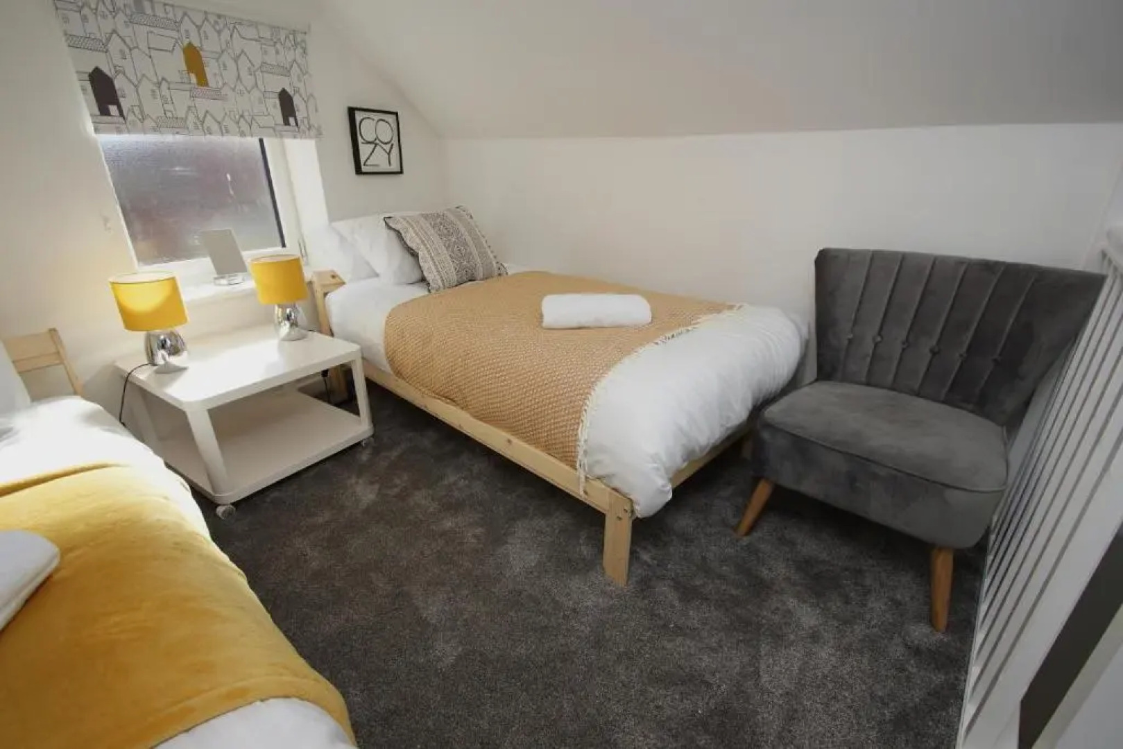 Air Host and Stay - Apartment 1 Broadhurst Court sleeps 4 minutes from town centre