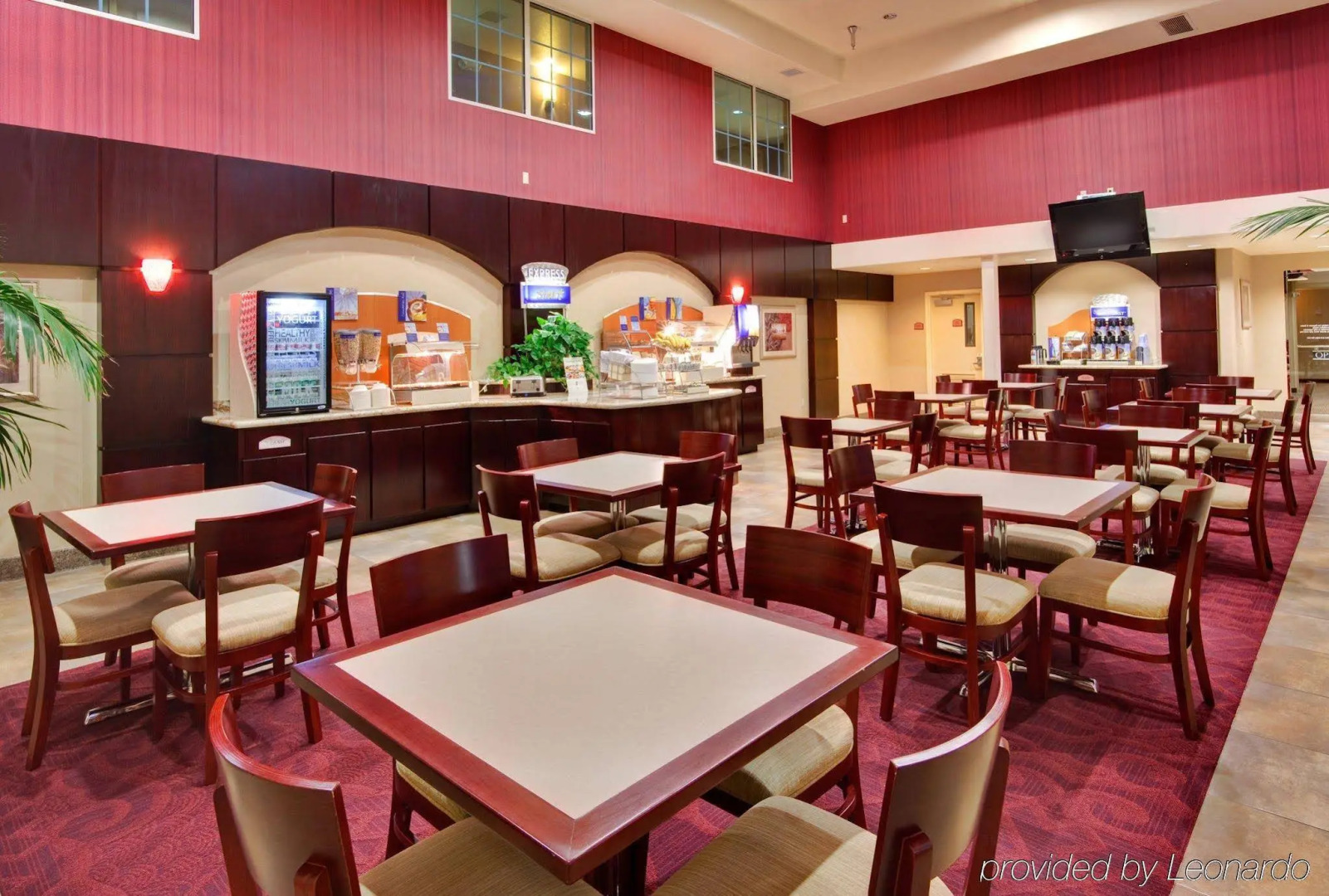 Holiday Inn Express & Suites Hollywood Walk Of Fame