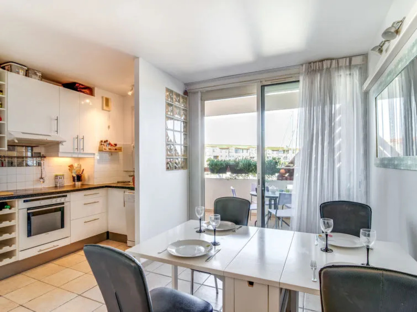 Les Quais de L'Amirauté