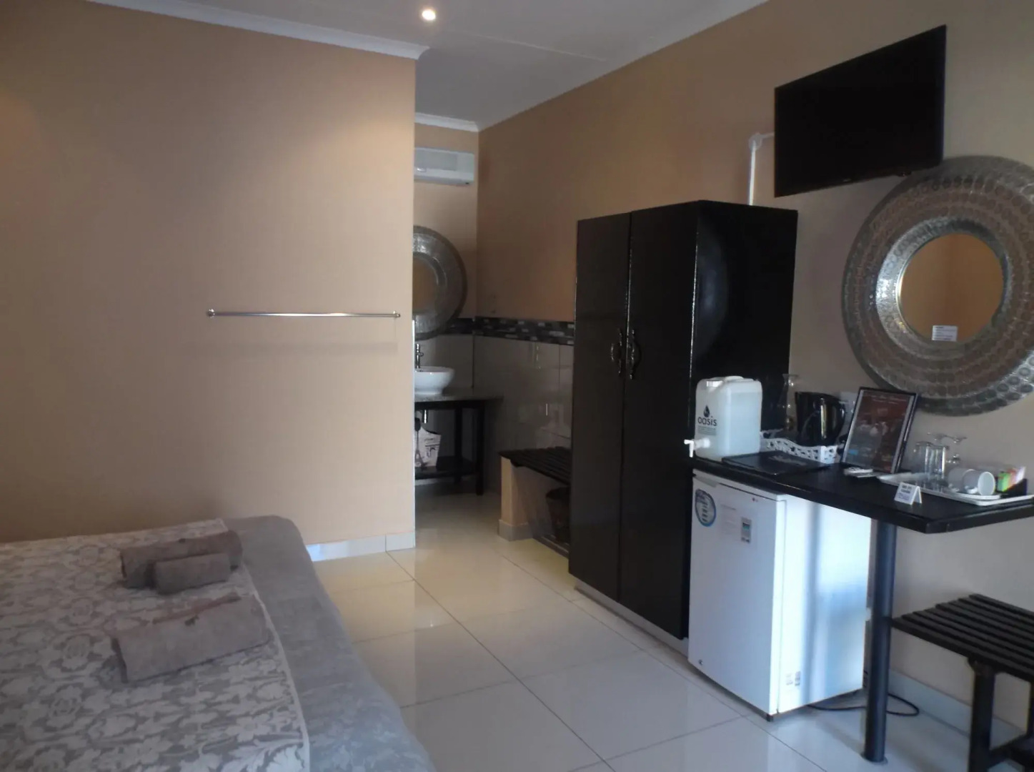 Old Mill Lodge, Working Ostrich Farm & Restaurant, Oudtshoorn