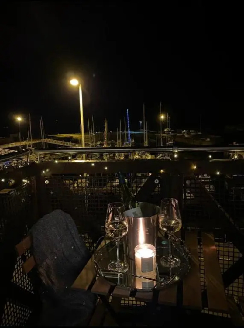 Harbour And River View, Beach 50m From Doorstep & Free Parking