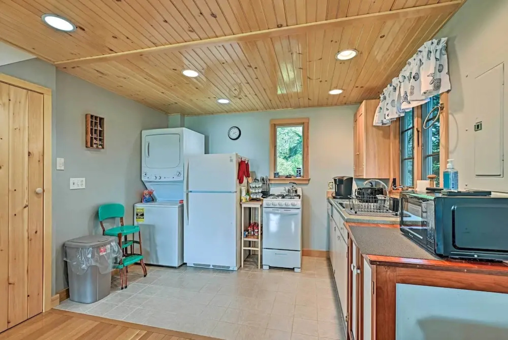 Charming Stonington Studio w/ Ocean Views!