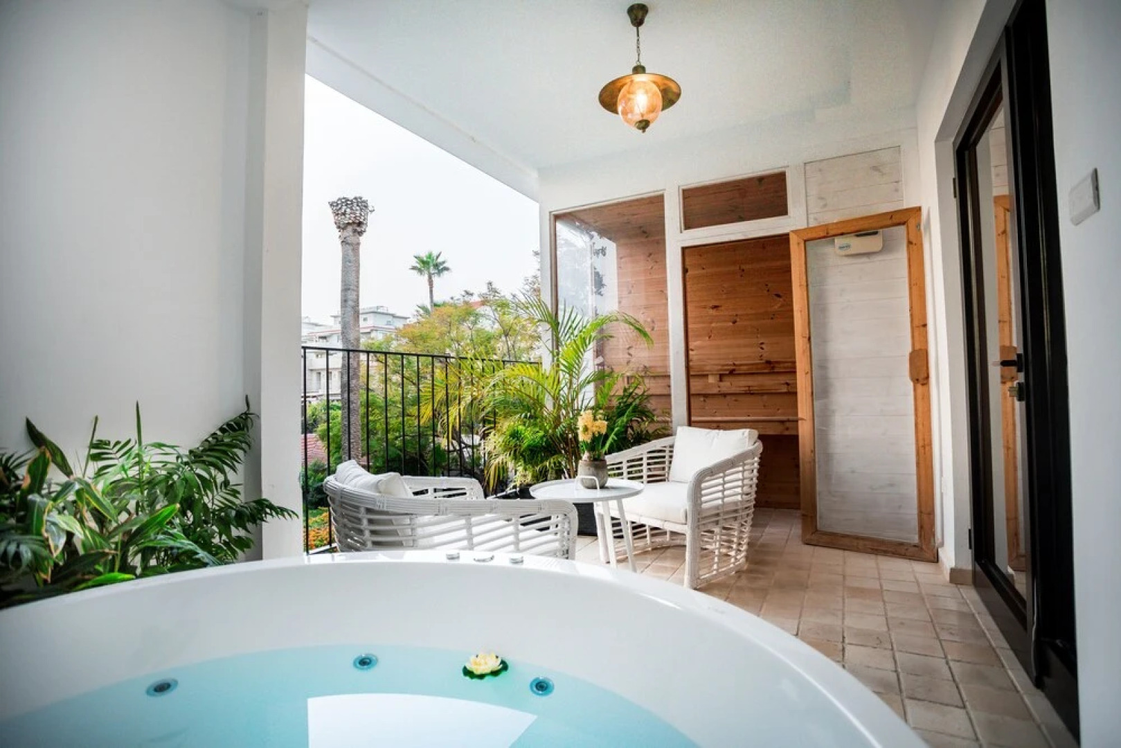 Lear Sense - Experience Luxury Hotel