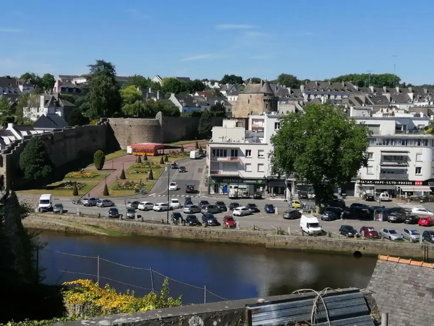 NOUVEAU - T2 Industriel - Quartier historique - WiFi - Parking - Netflix