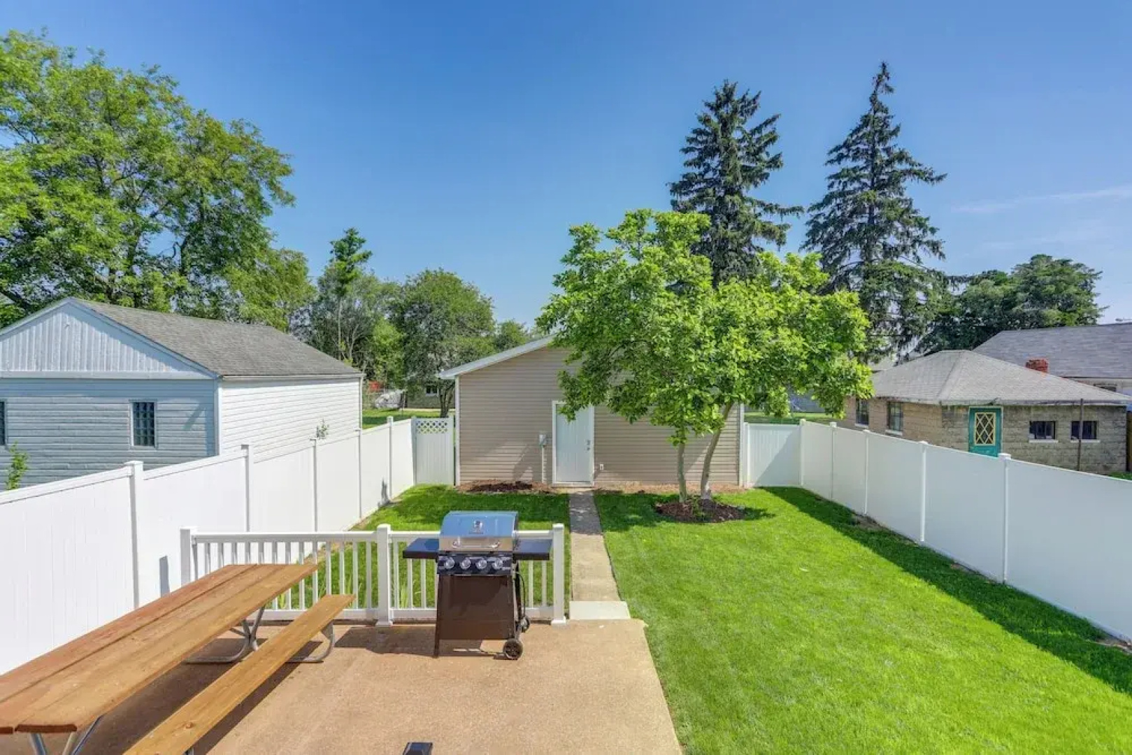 Walk to Lake Erie: Spacious Home in Sandusky!