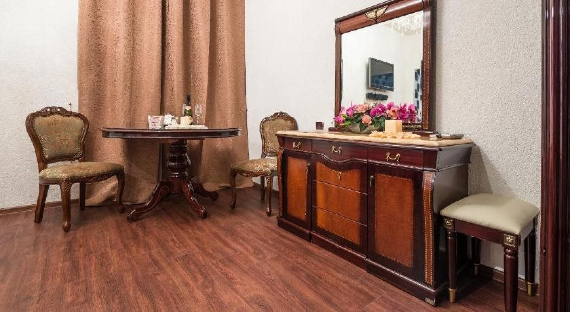 Алекс отель на Марата 22