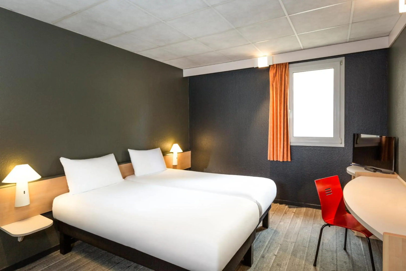 ibis Lannion Cote de Granit Rose