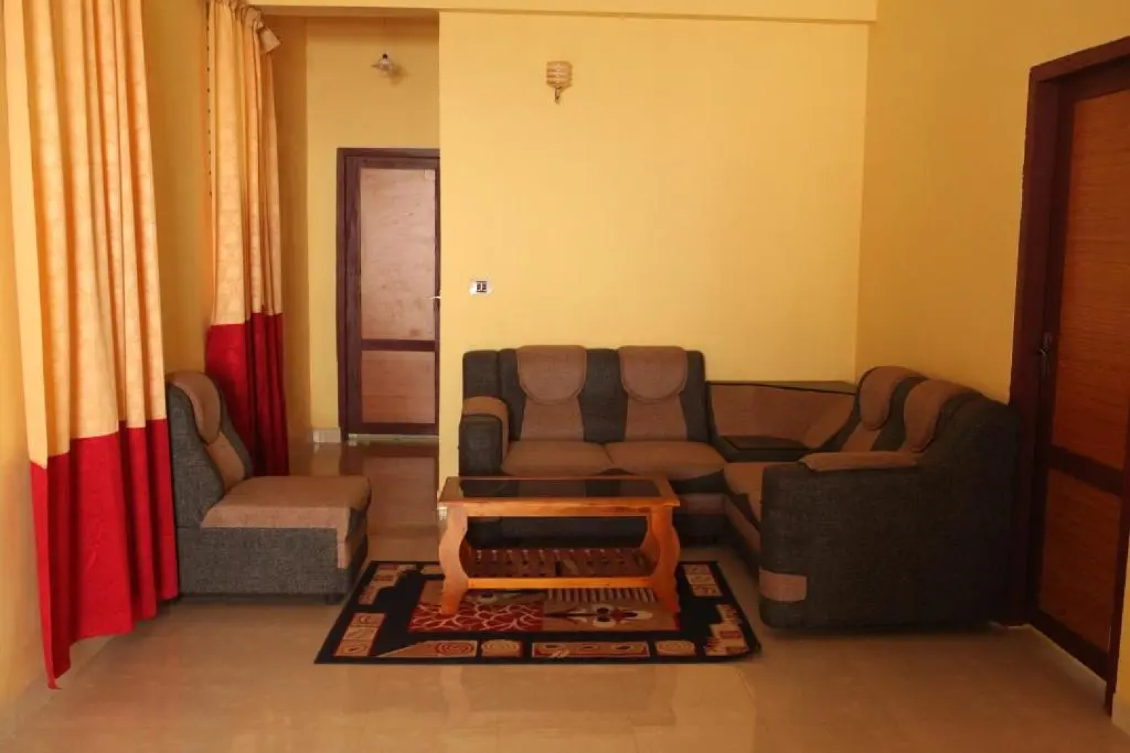 Redrose Service Apartment