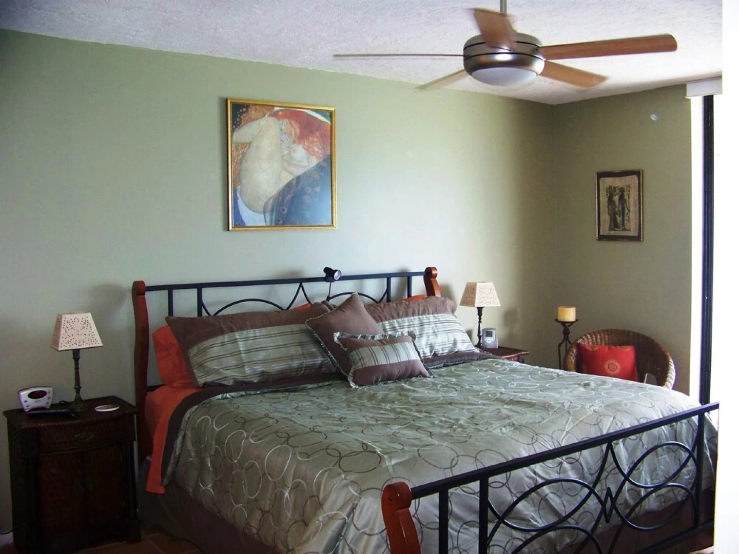 Crescent Beach Club 14C Apartment