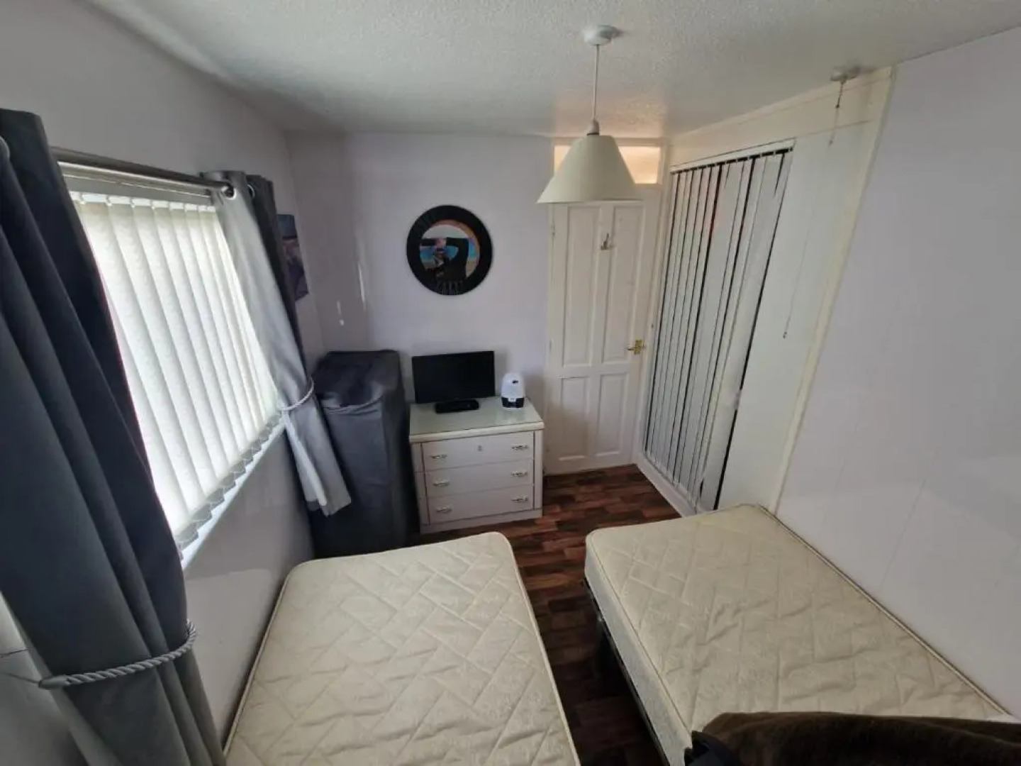 60 upperlakeside glan gwna