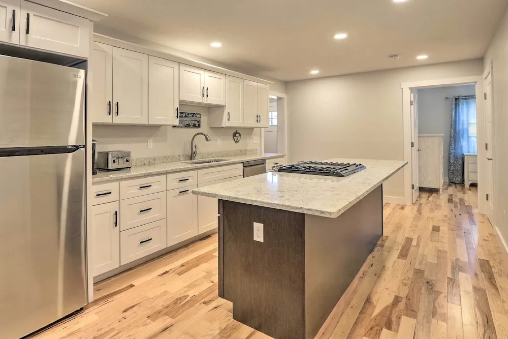 Sun-dappled Retreat - Walk to Wickaboag Lake!