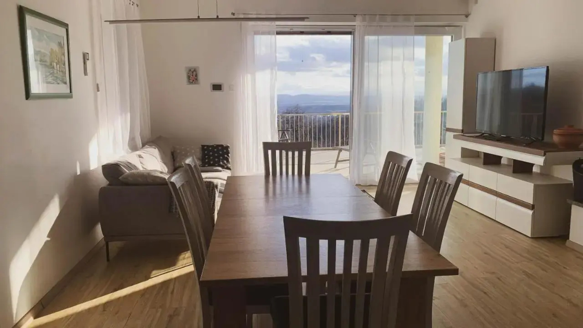 Yellow House Grabrovec