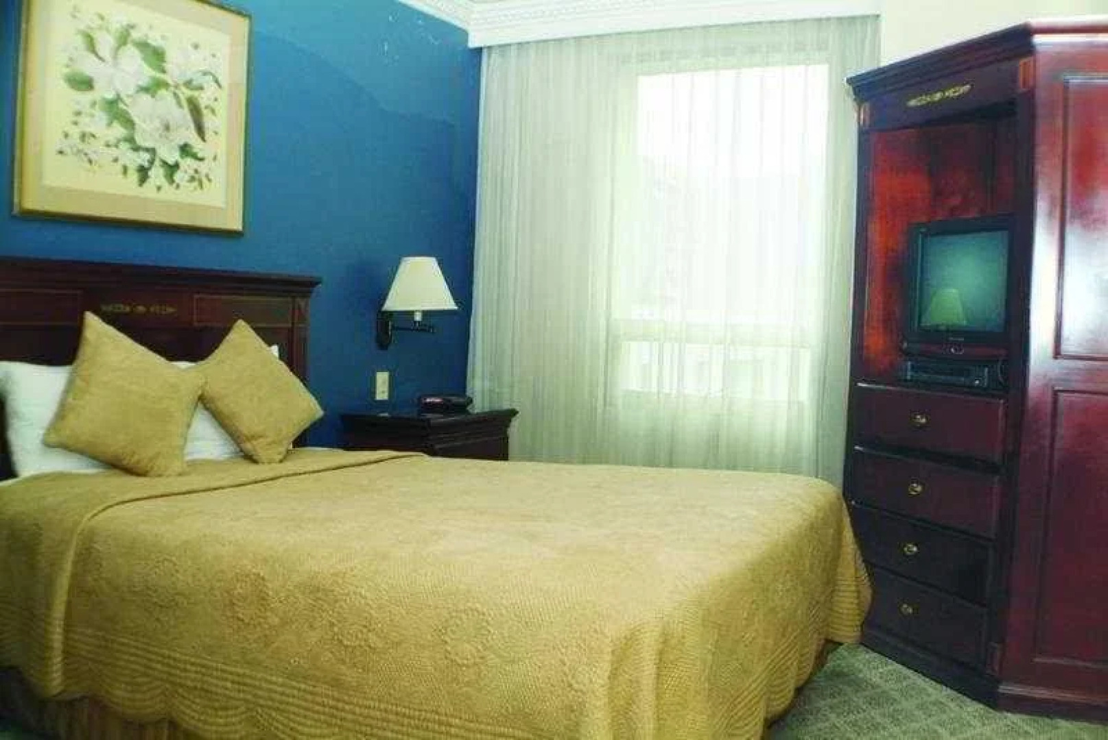 La Colina Suites Hotel