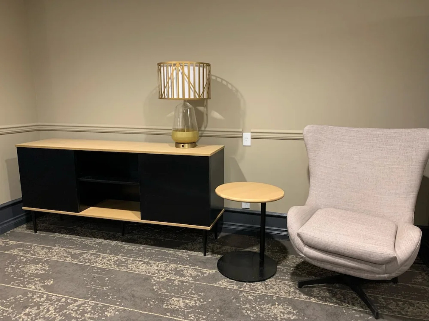 Elk Lake Inn & Suites Victoria