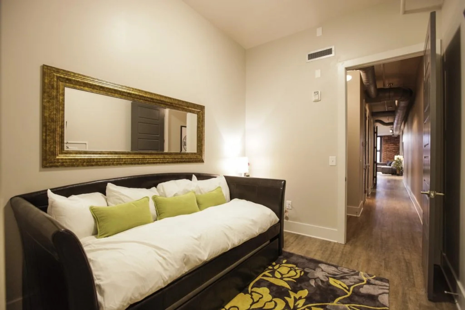 Broadway by Nashville Vacations