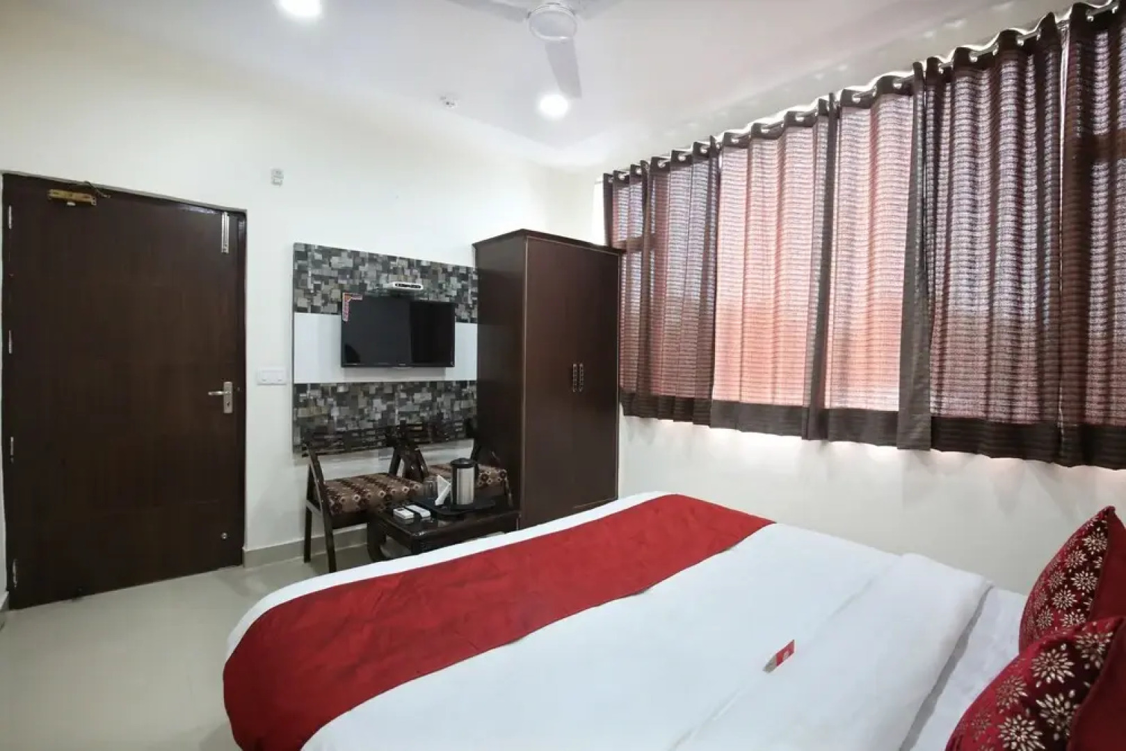 OYO 4856 Hotel The Benz