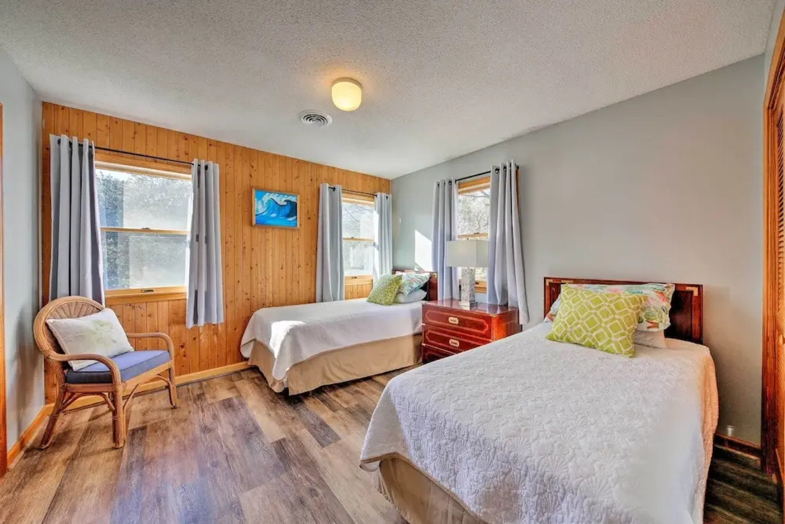 Bright Southern Shores Family Home < 1 Mi to Beach