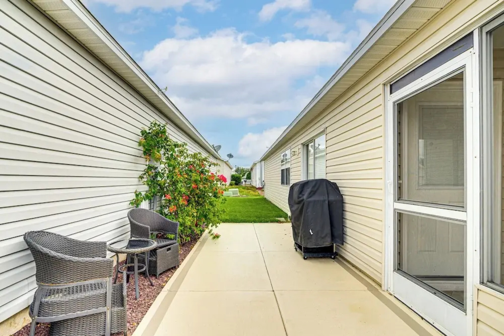 6 Mi to Lake Sumter Landing: Home w/ Perks!