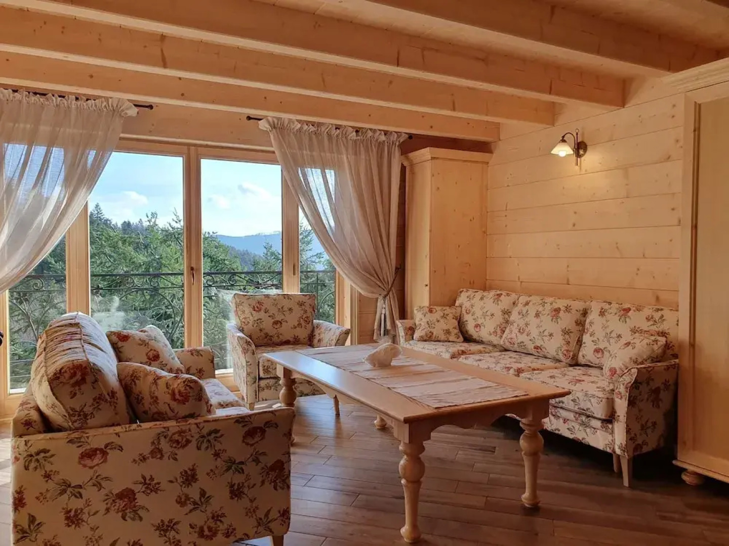 KRUPÓWKA MOUNTAIN RESORT - Widokowy hotel z basenami i wellness