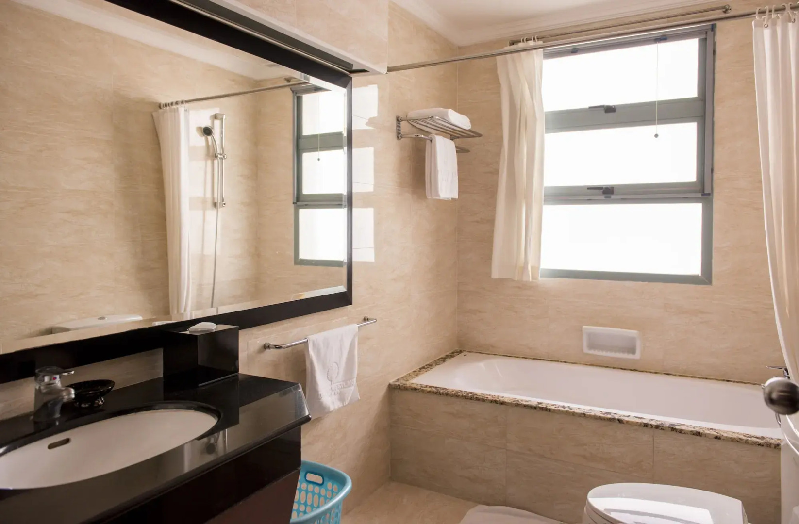 Diamond Westlake Suites