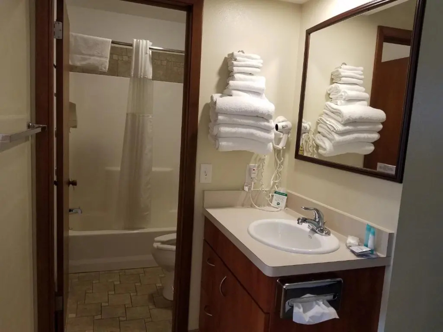 Black Hawk Motel and Suites