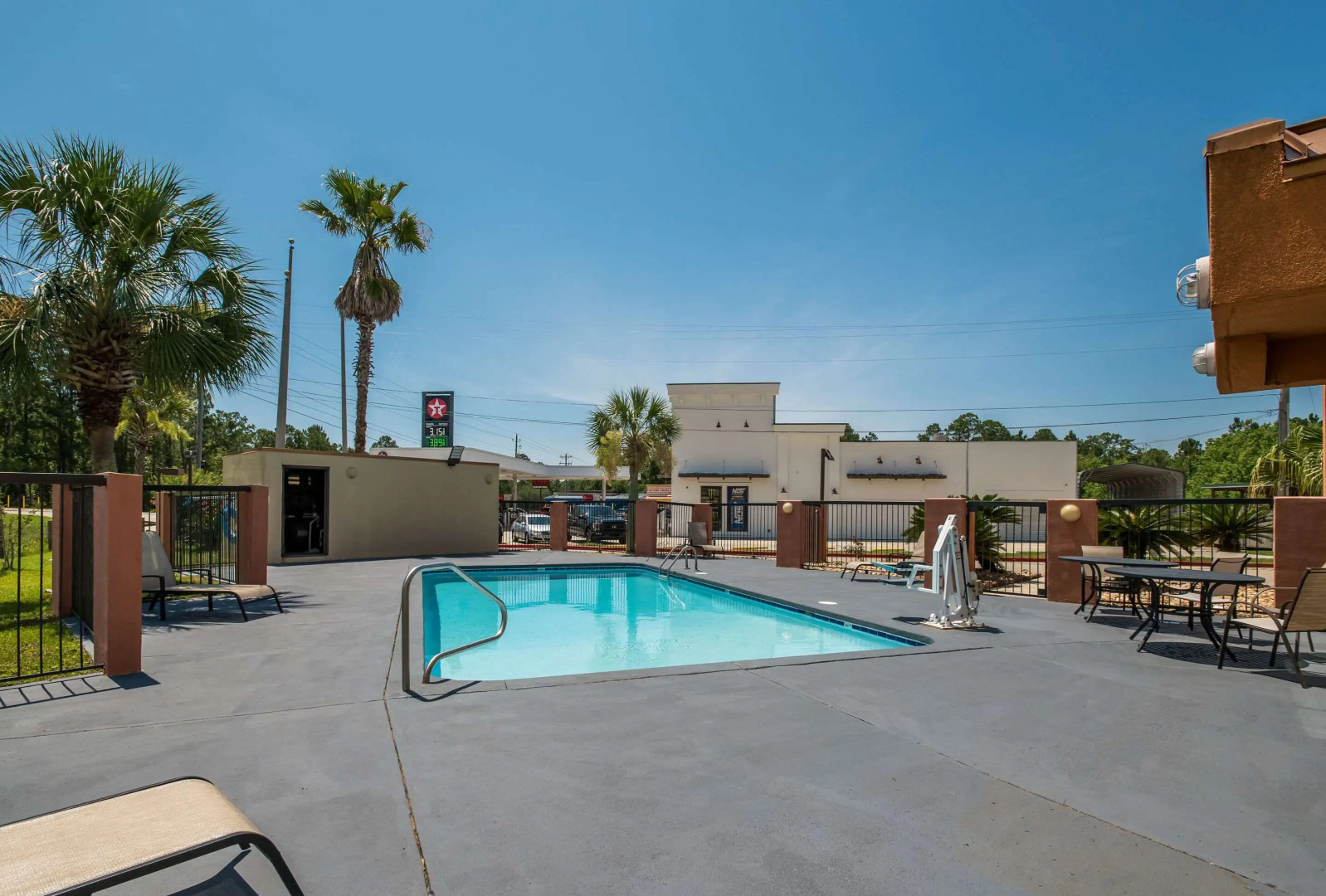 Econo Lodge Inn & Suites Diamondhead