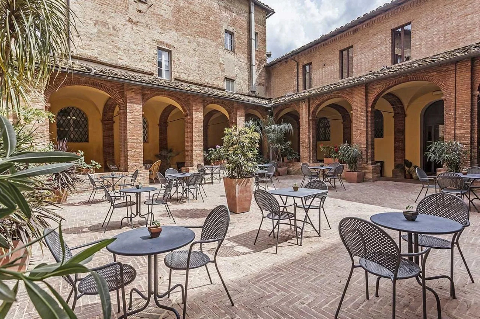 Il Chiostro del Carmine