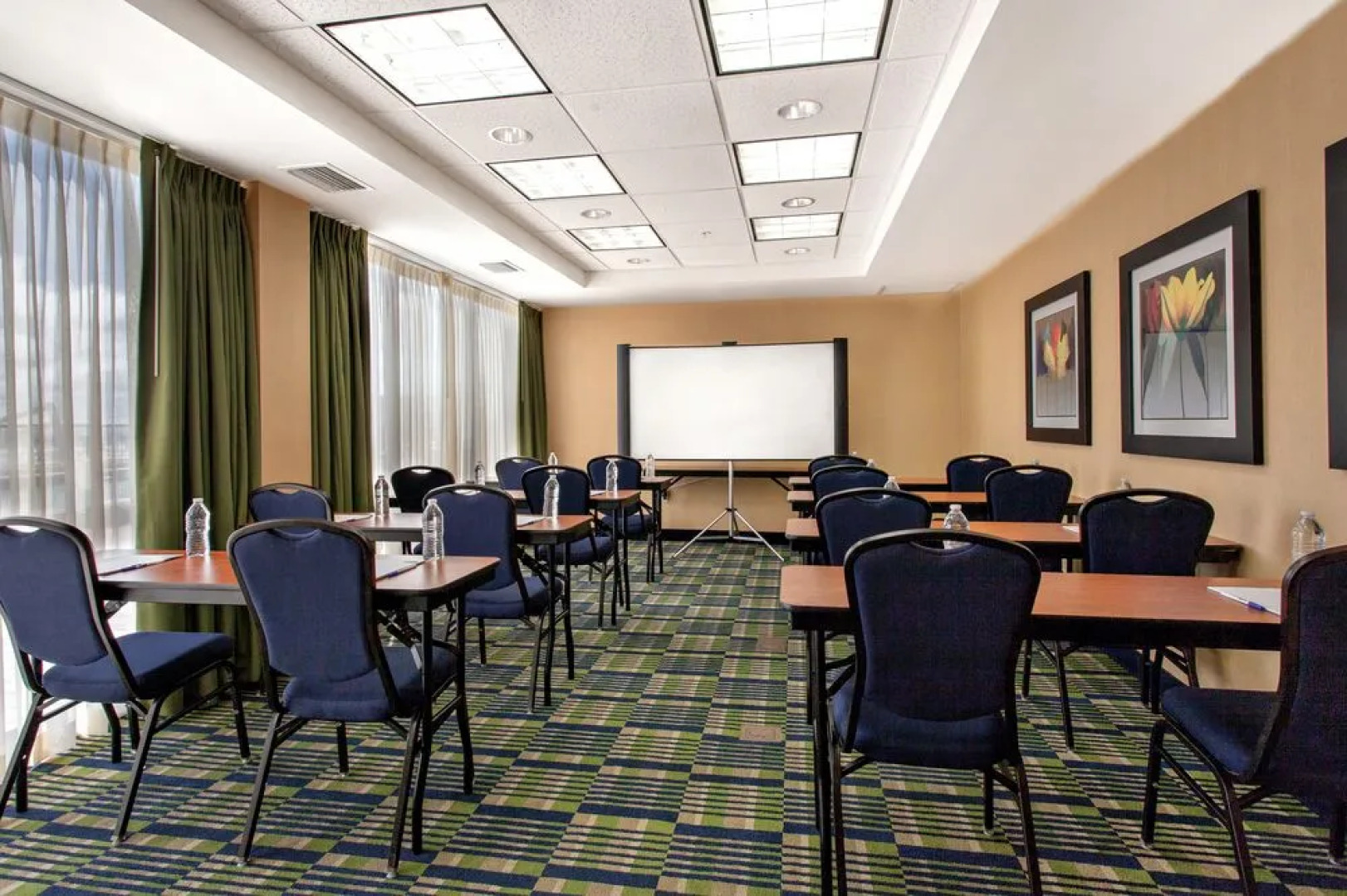 Holiday Inn Express Hotel & Suites Oceanfront Daytona Beach Shor