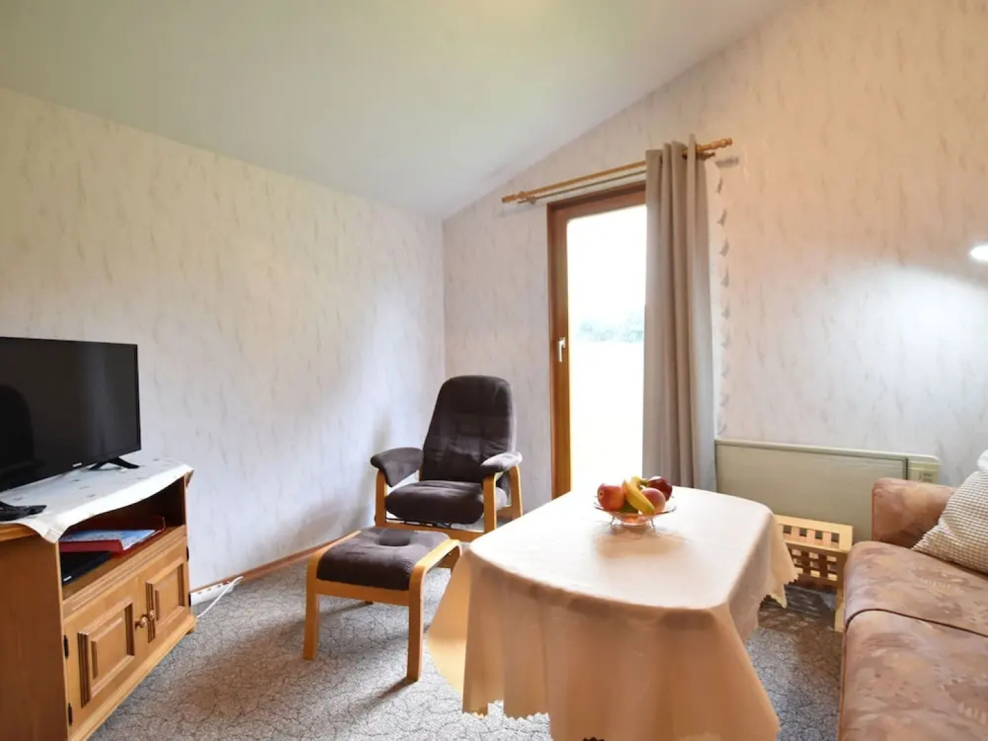 Lovely Bungalow near Sea in Elmenhorst