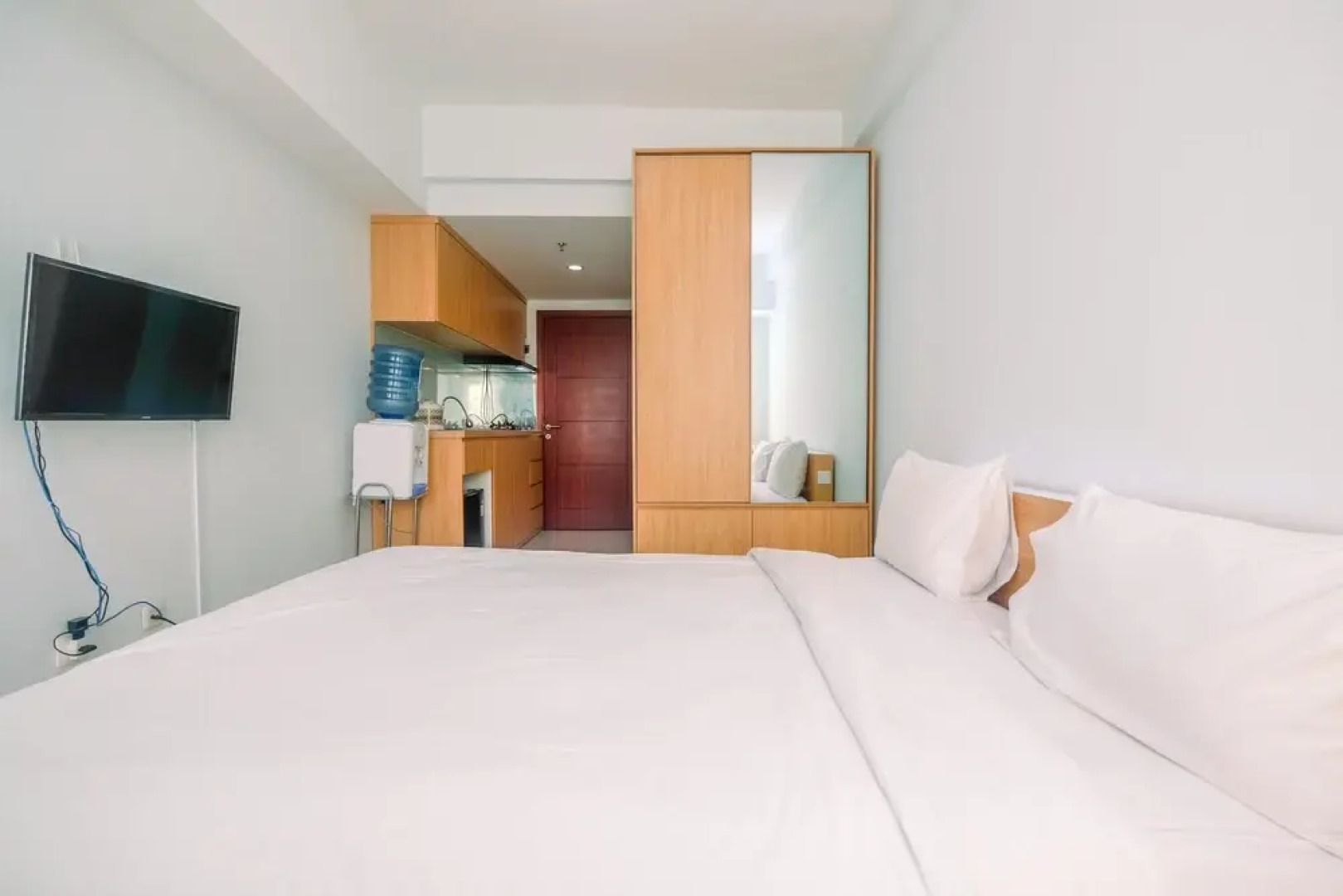 Modern Style Studio Tamansari Mahogany Apartment with City View