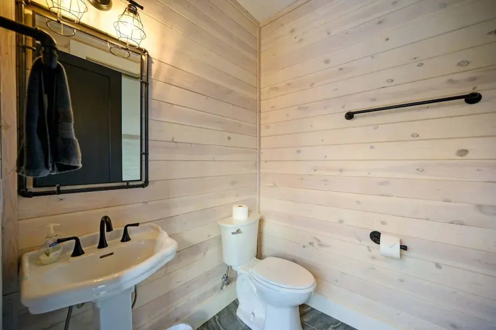 Stardust Hollow Cabin for 14