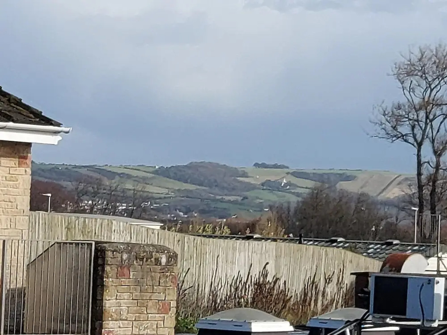 1st Floor Hillview 2 Bedroomed Central Location