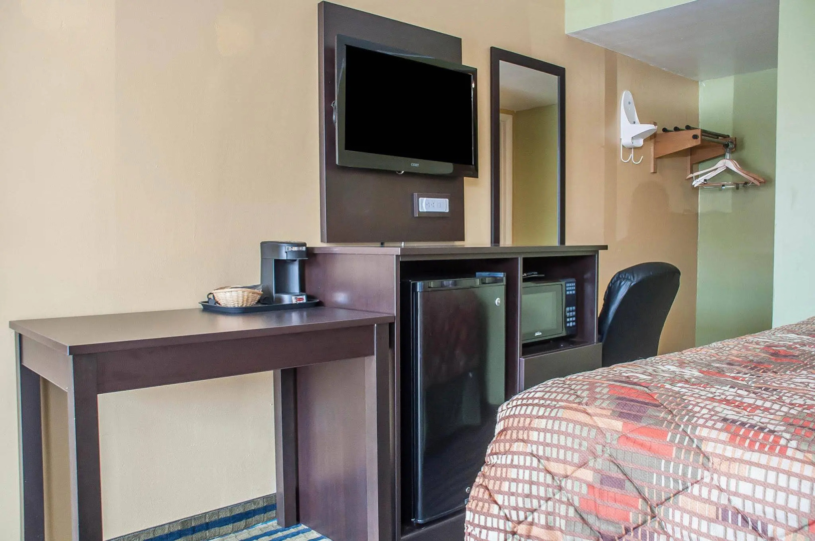 Amherst Inn & Suites