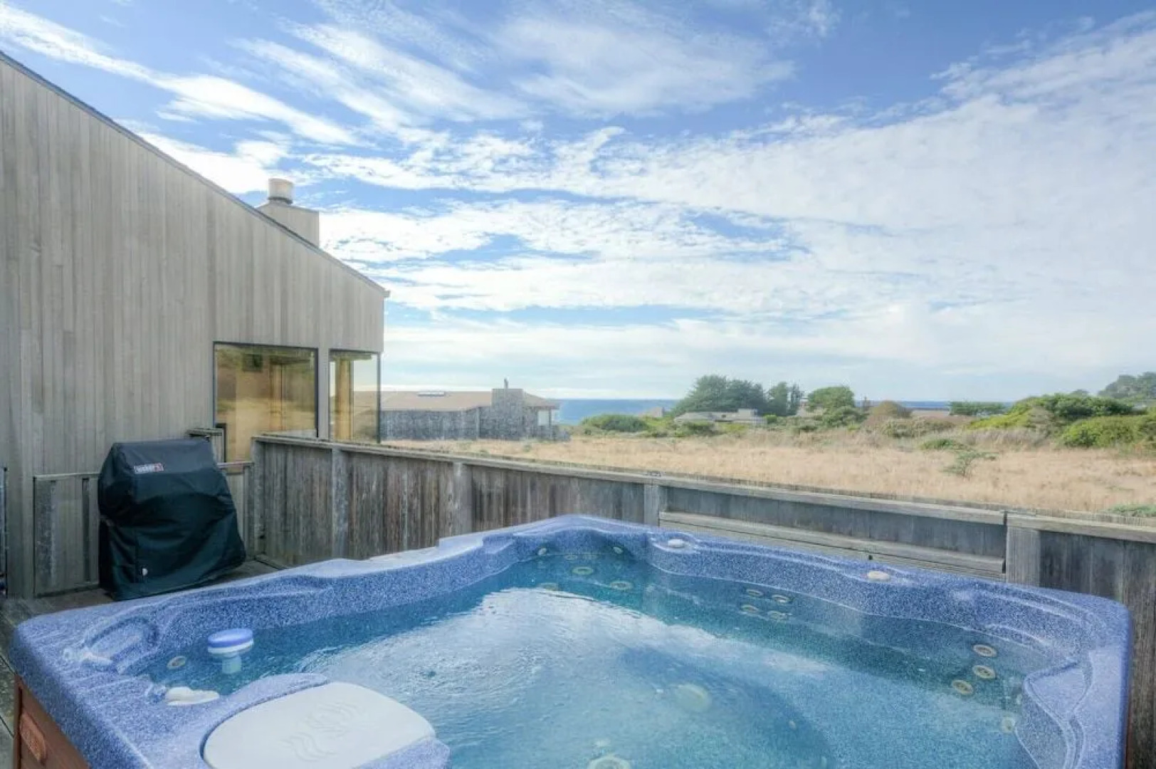 Take in the Pacific Fantasea w/ Hot Tub!