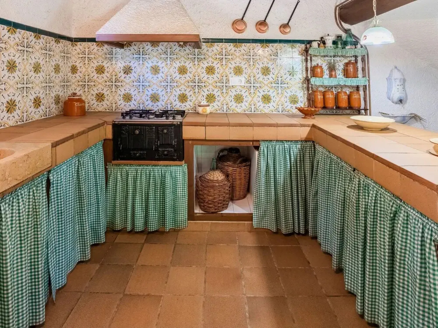 Cottage for a Family Vacation in Montferri With a Private Garden