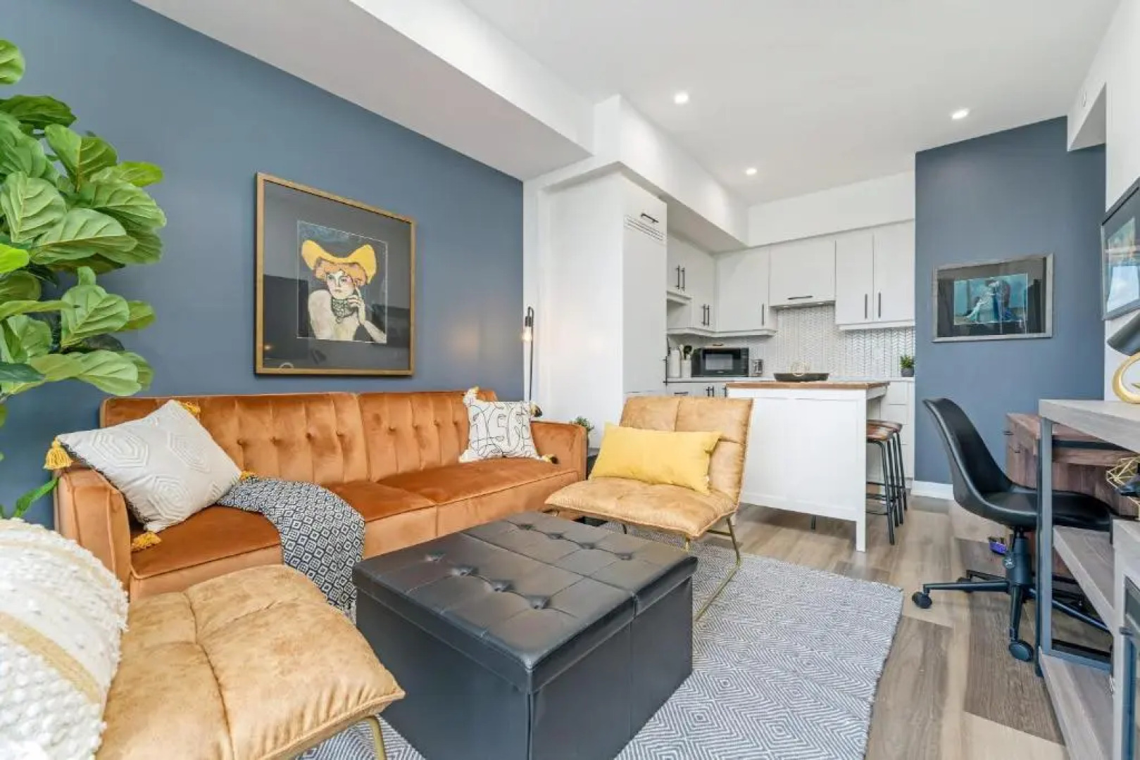 Stylish Downtown 1BR Condo - Superb Views