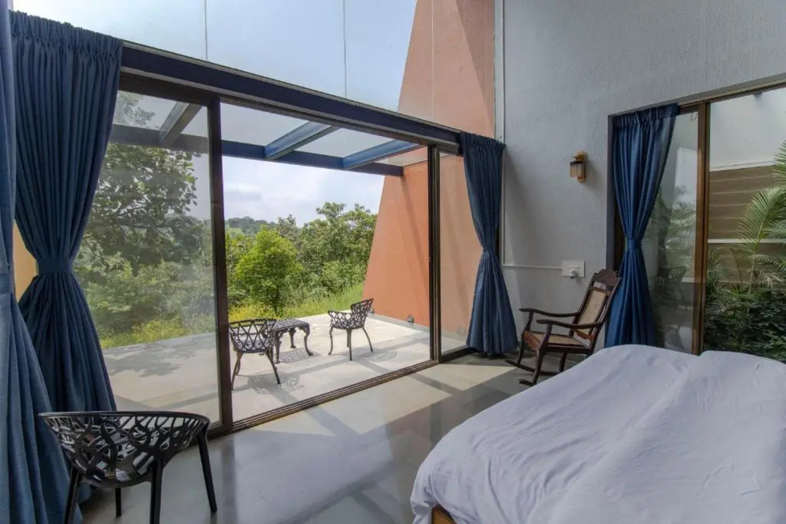 SaffronStays Solasta, Mulshi - Infinity Pool Villa with Mulshi DAM Views