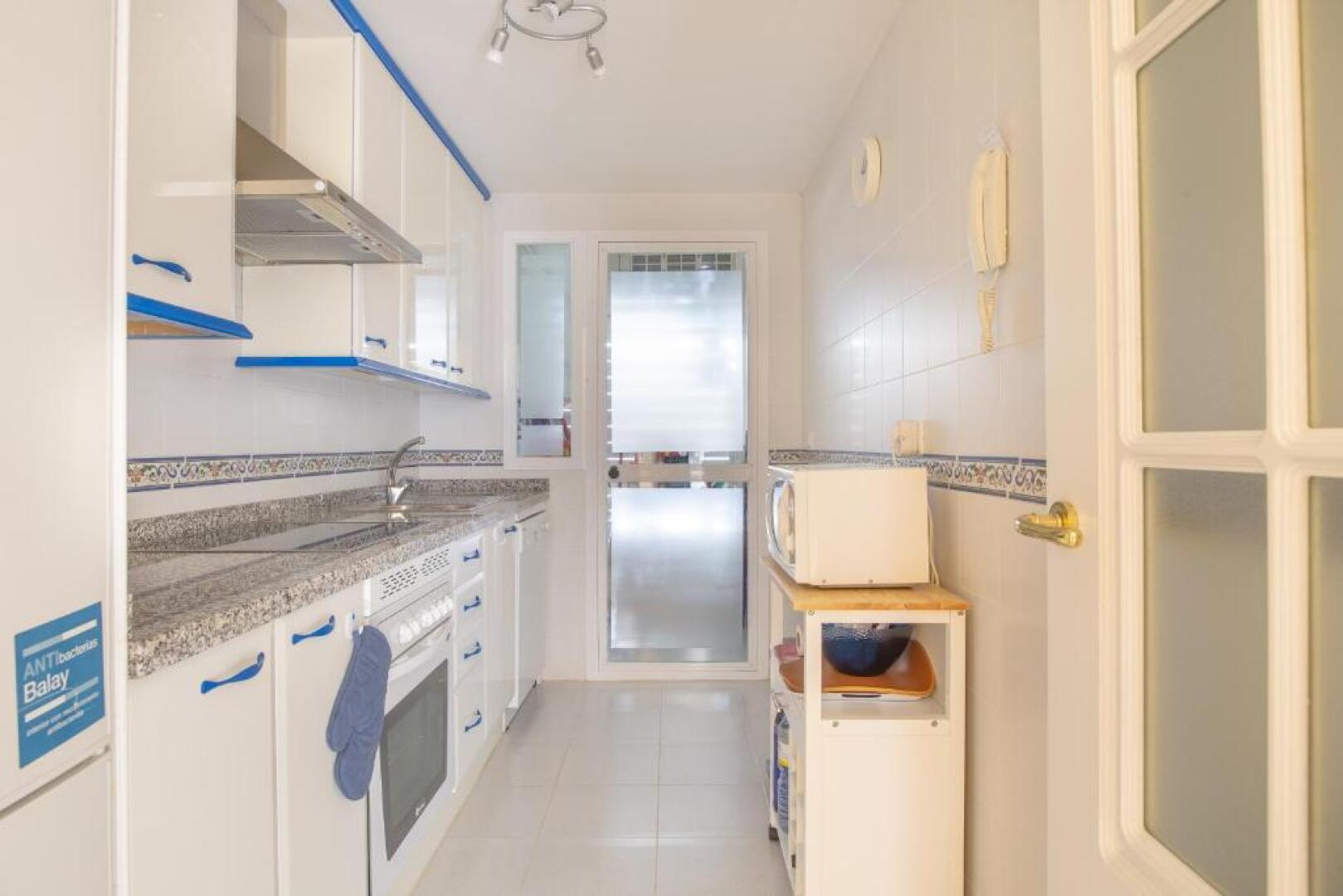 2261-Superb apt on the beach, on Duquesa harbour