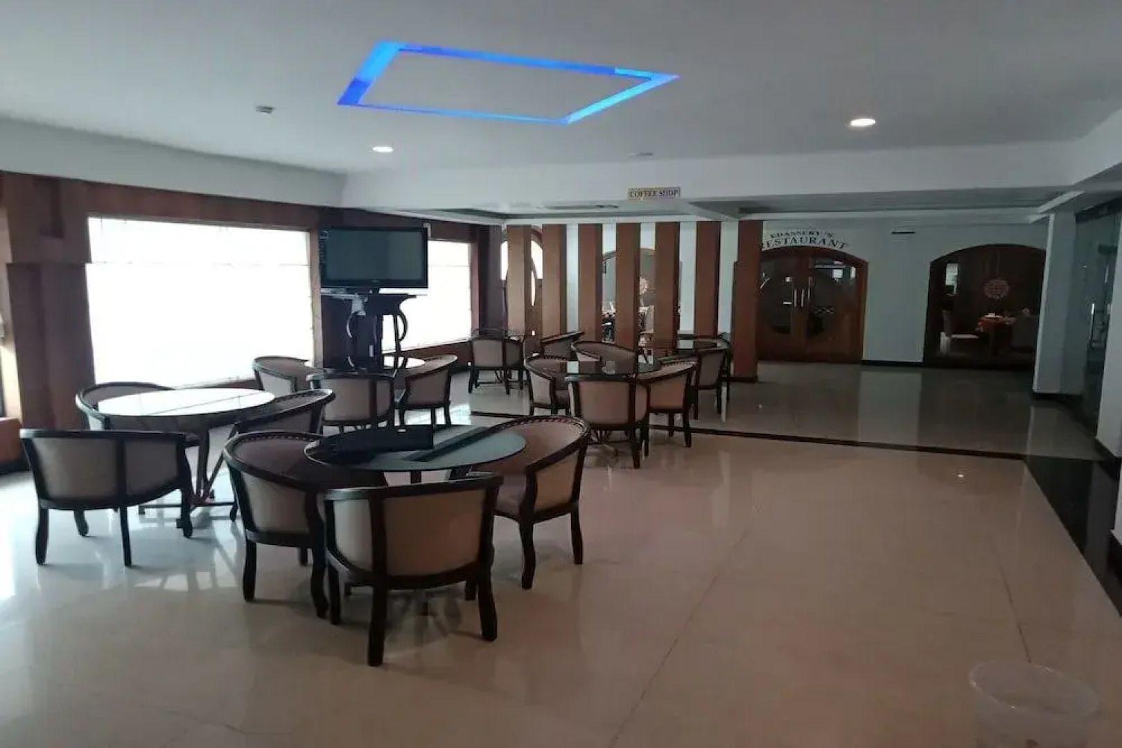 Capital O 19742 Hotel Dona Castle