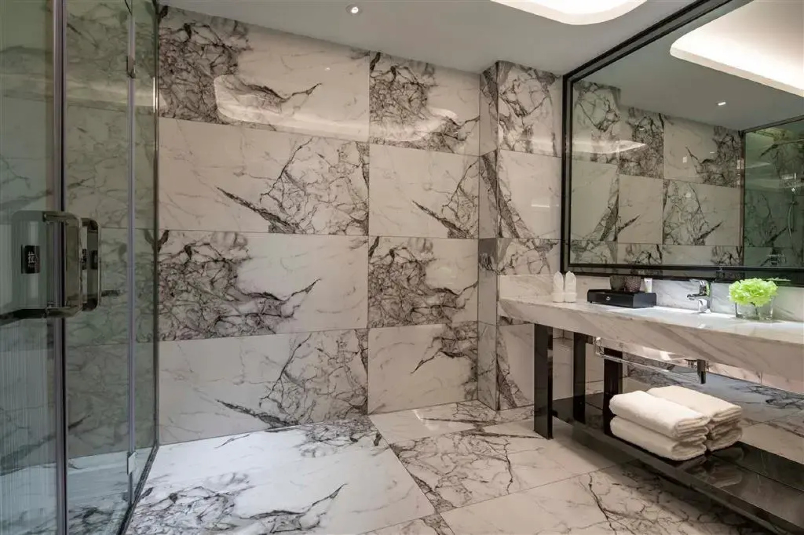 Ramada by Wyndham Mengzi Suites