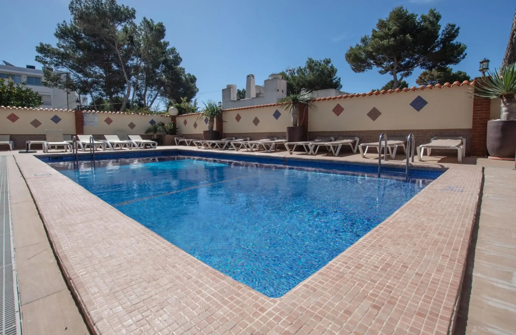 El Cortijo Apartments