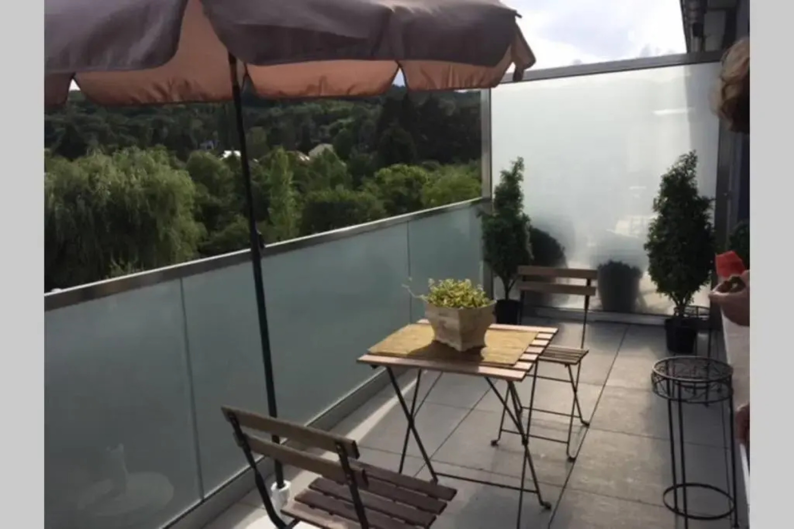 2 bedroom Penthouse with stunning view!