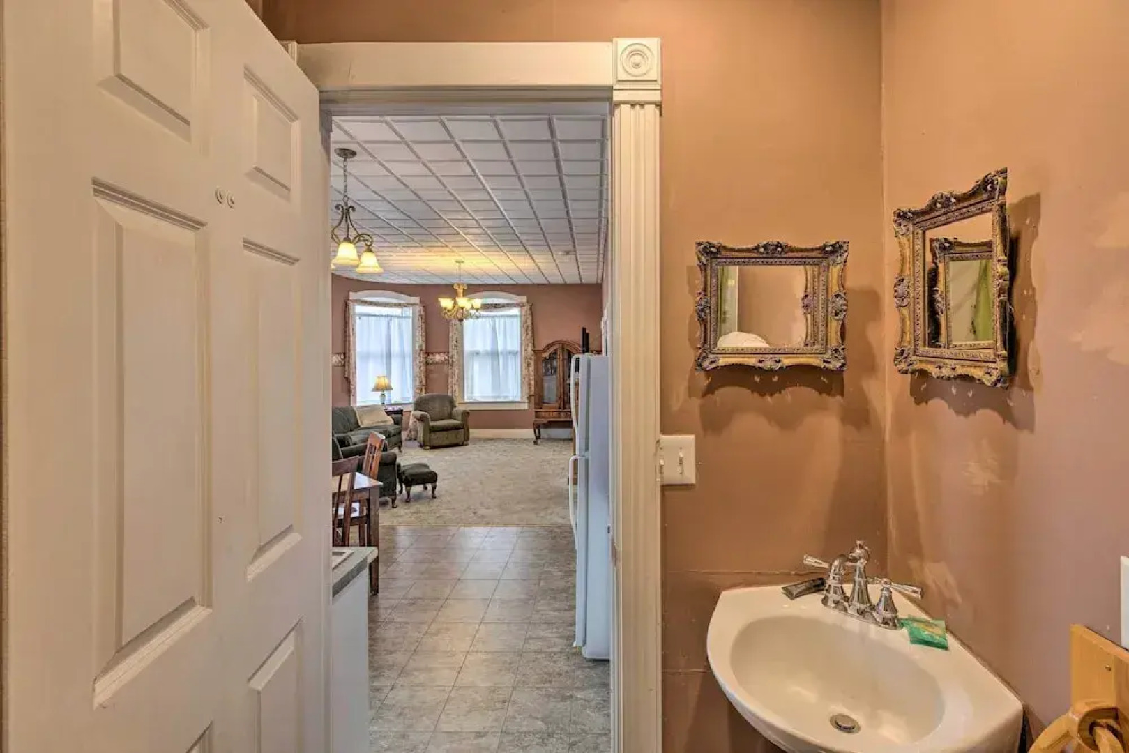 Pet-friendly Apt: Walk to Missouri River!