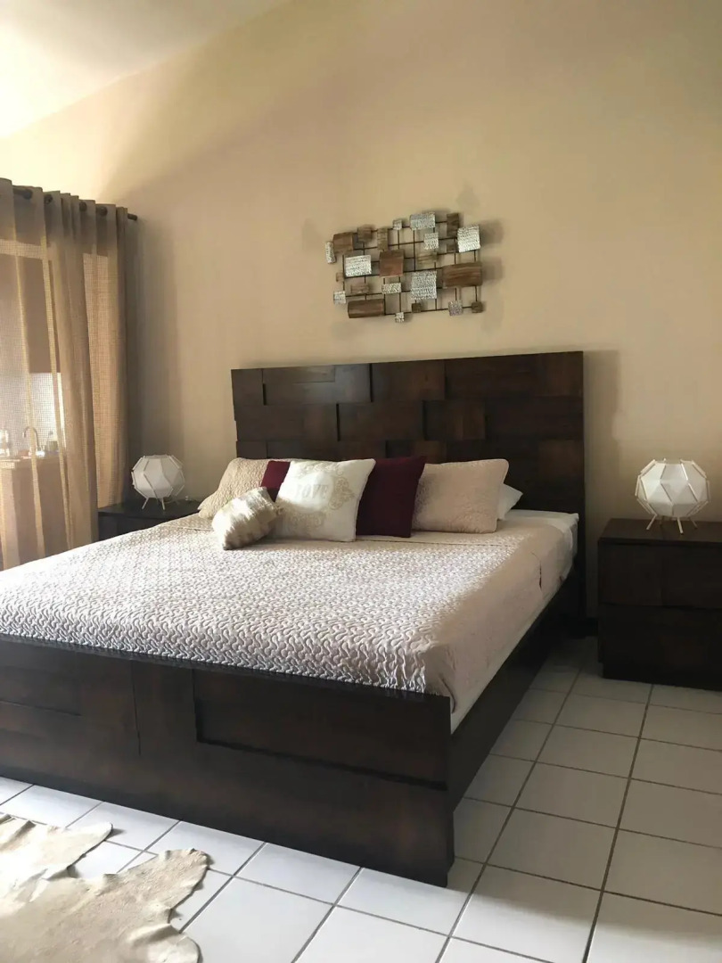 Mountain and Ocean View Lodge