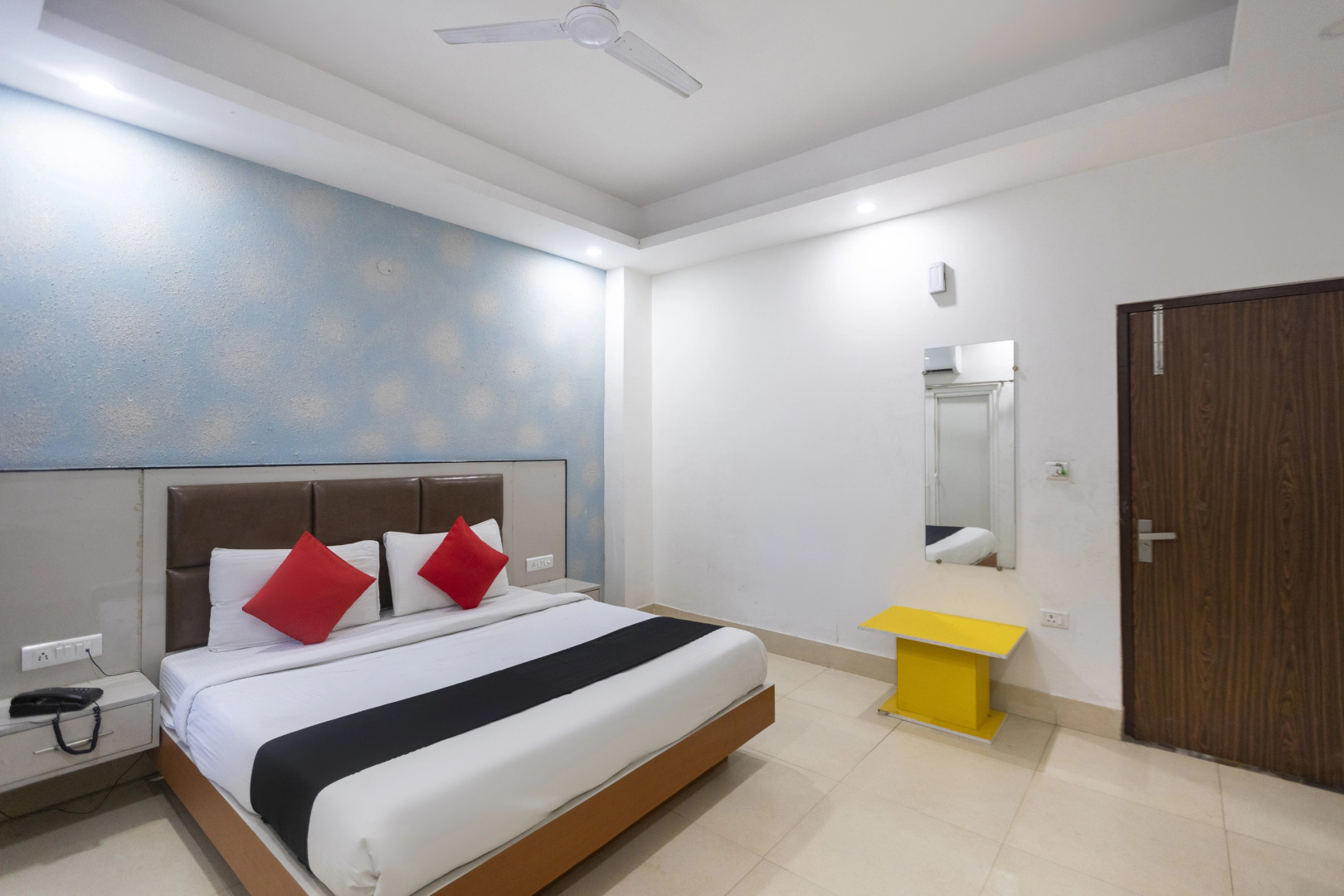 Hotel Noida Suites