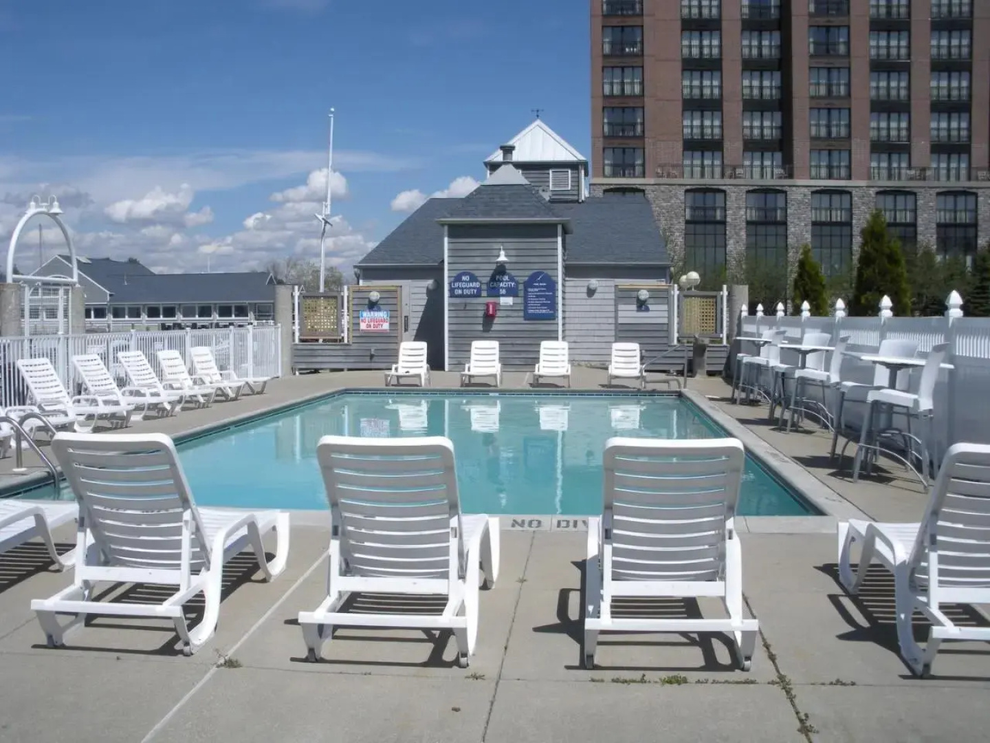 Shoreline Inn & Conference Center, Ascend Collection