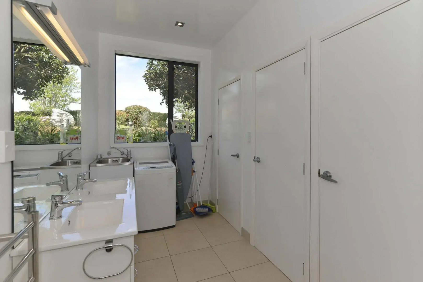 Lakefront Holiday Home