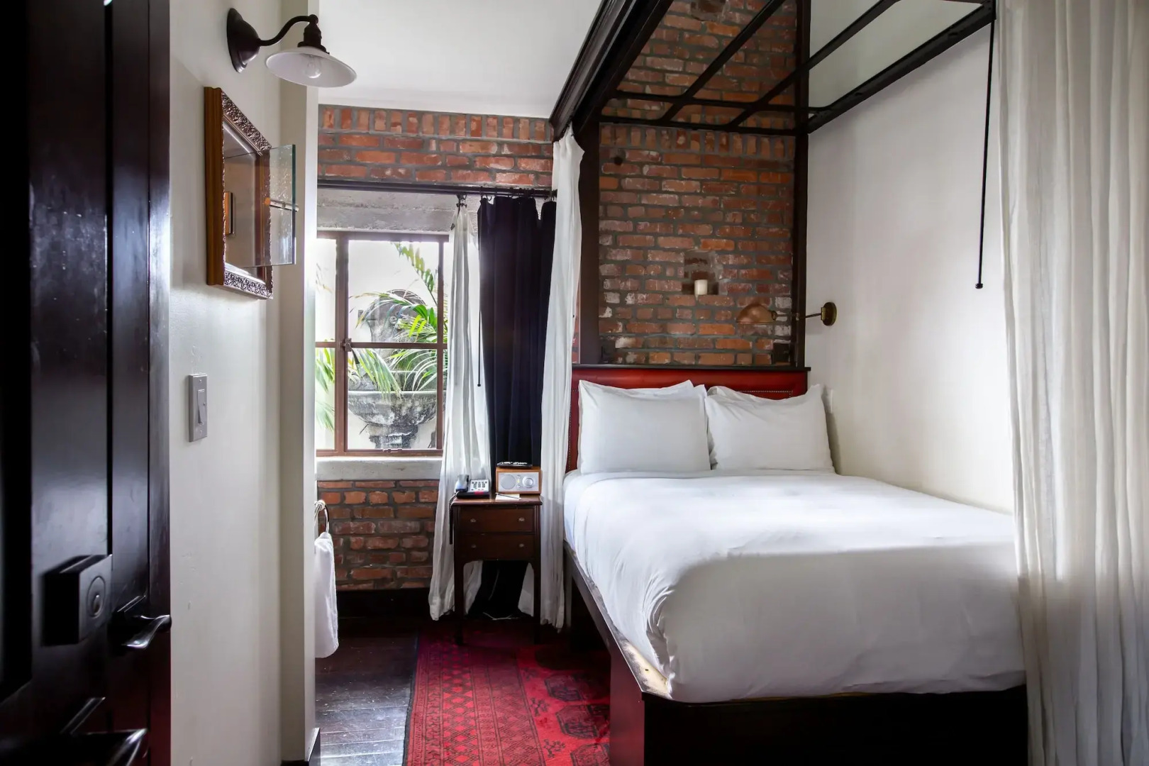 Granada Hotel & Bistro