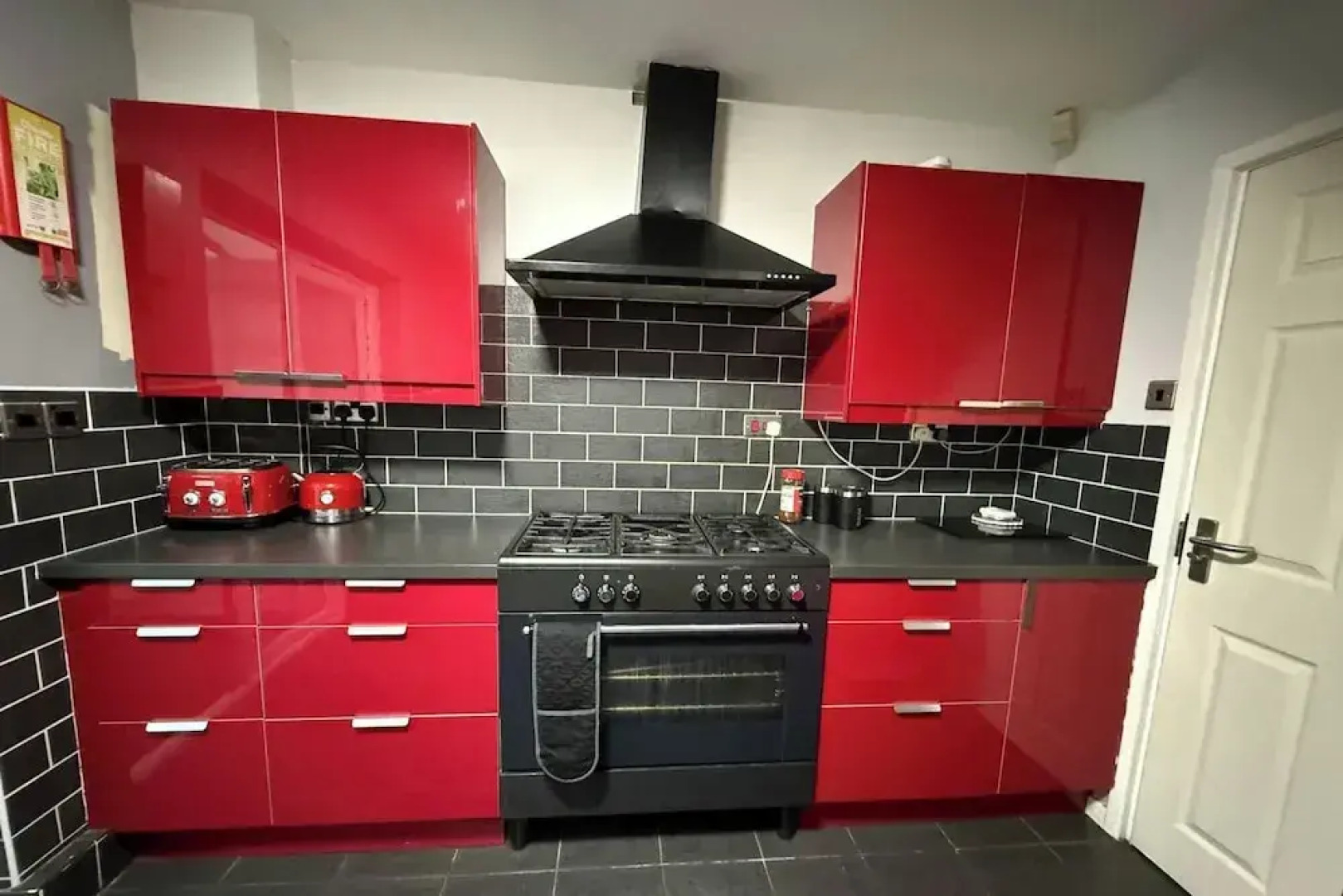 Charming 3BR House - Wifi, Parking, Pet Friendly