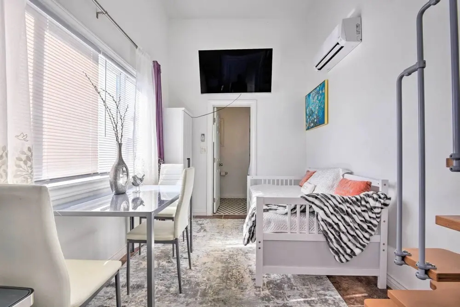 Chatsworth Studio w/ Mountain Views!